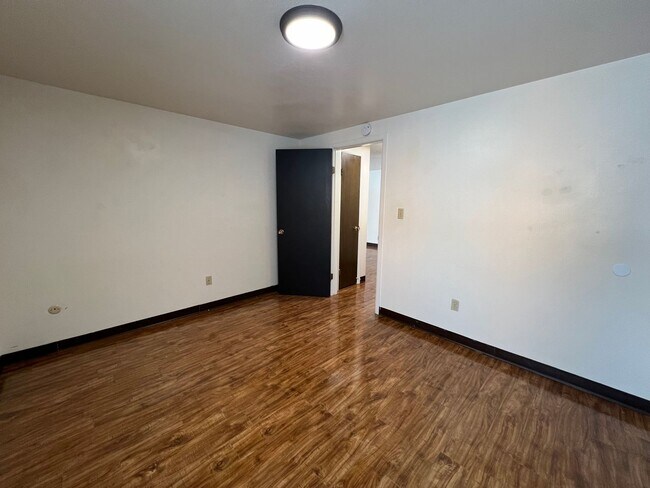 Building Photo - Mathews634 (KC-JF-NB)