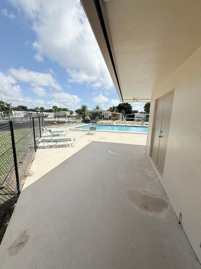 Building Photo - 2090 SW 85th Ave