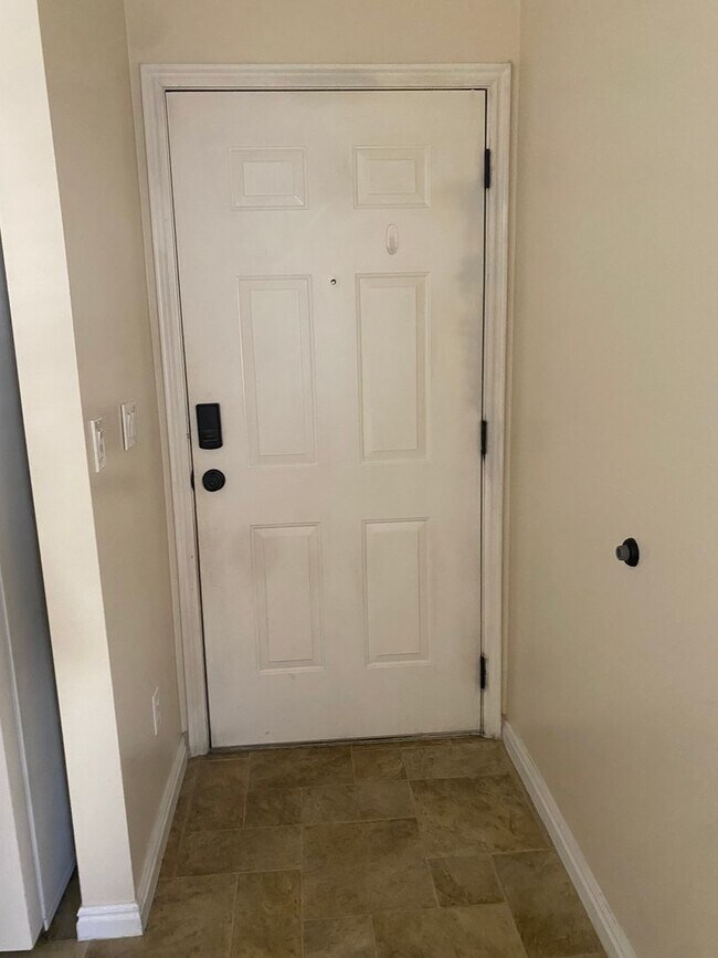 Building Photo - One Bedroom near Utah Valley Hospital, Provo Recreation Center, and BYU! | Available August 25th