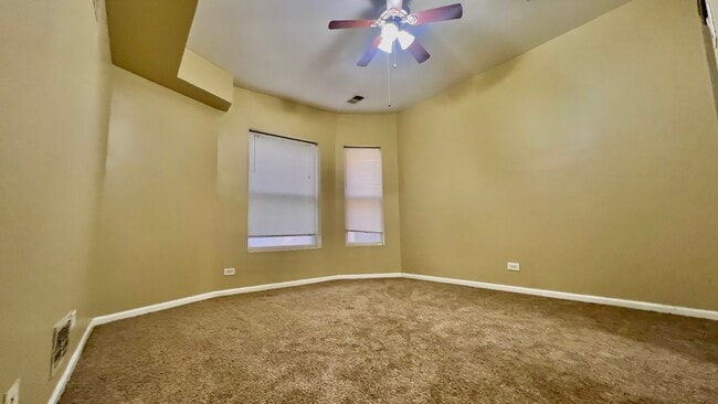 Building Photo - 7221 S Euclid Ave