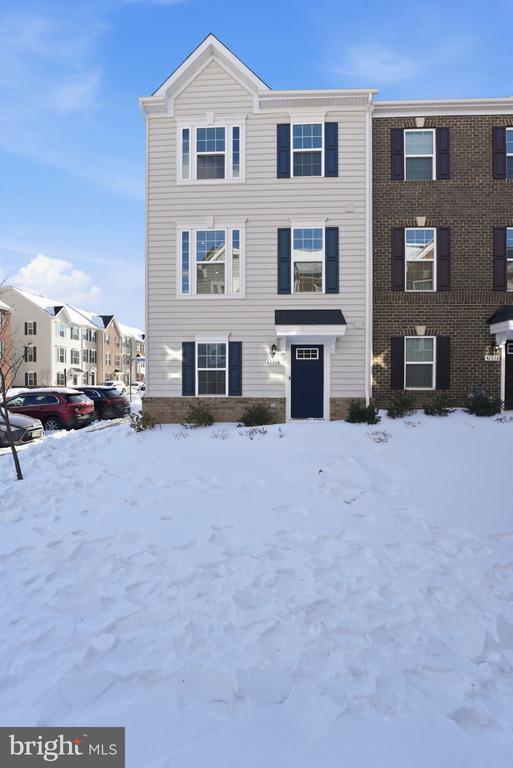 Building Photo - 42538 Tiber Falls Sq