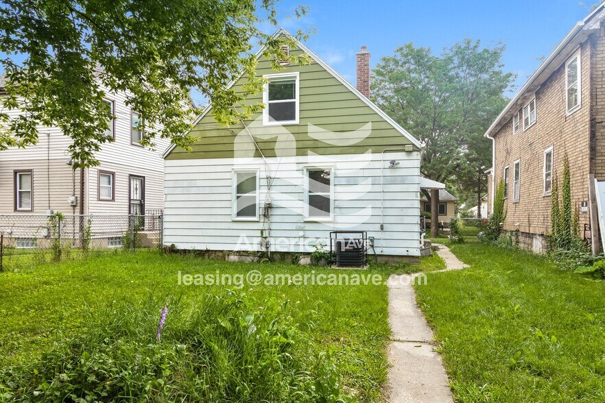 Building Photo - 3155 N 42nd St