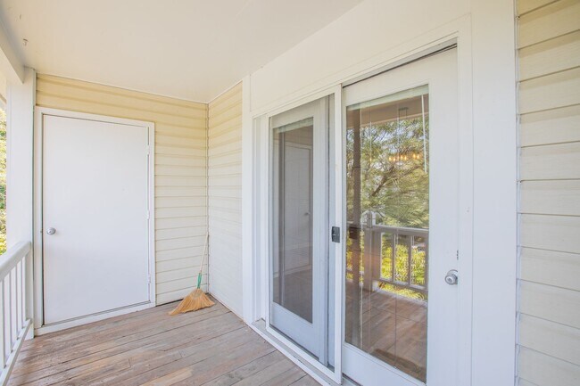 Building Photo - Lovely 2 BR/2 BA Condo in Germantown!