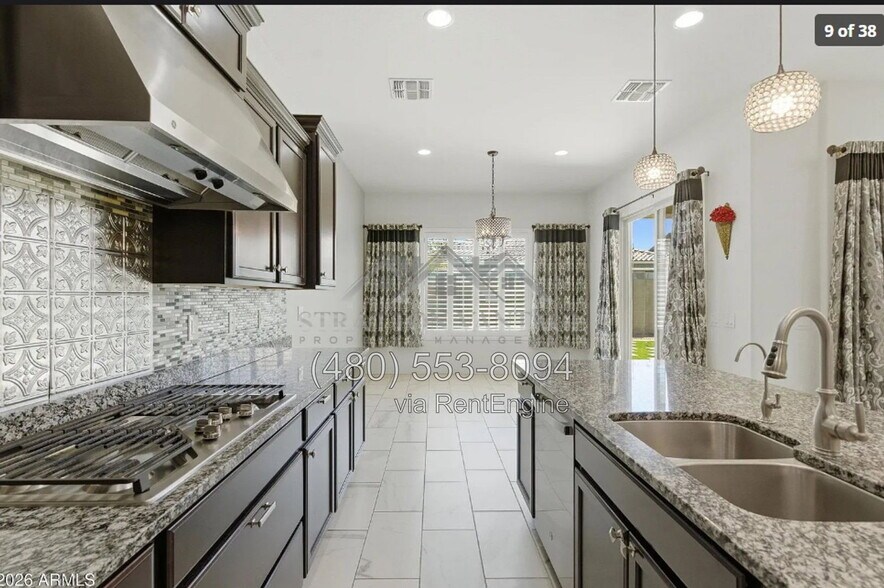 Building Photo - 1083 E Holland Park Dr