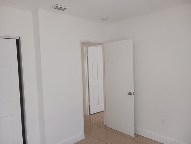 Building Photo - 3 Bed Home for Rent!