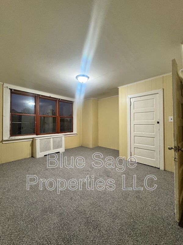 Building Photo - 906 Coates St
