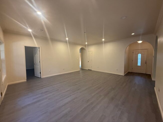 Building Photo - 11 Immokalee Dr