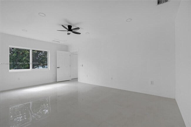 Building Photo - 667 NW 14th St