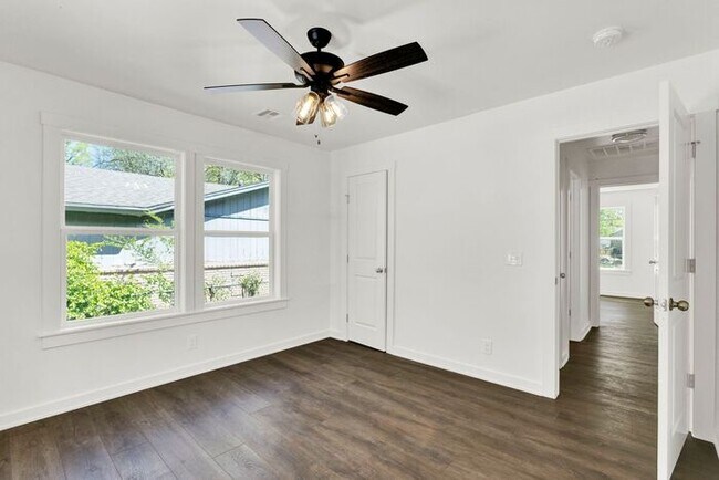 Building Photo - Stunning 3-Bedroom Home with Modern Upgrades in Tulsa