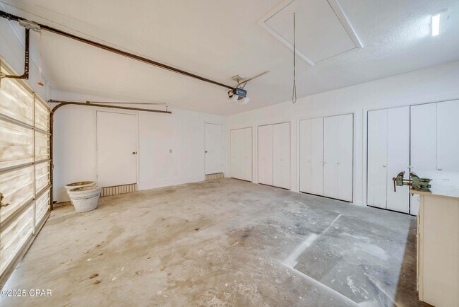 Building Photo - 205 Sunset Ln