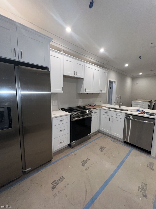 Building Photo - 4 br, 1 bath Condo - 161 Allston St Apt 6E...
