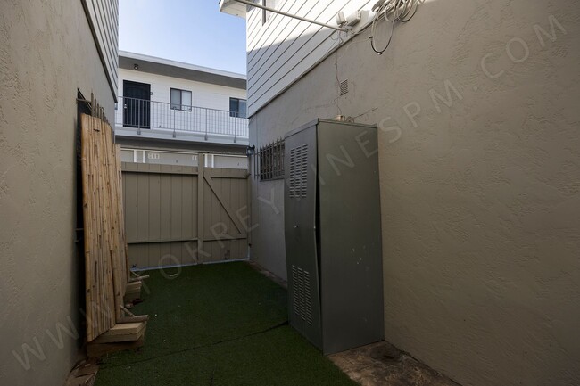 Building Photo - OPEN HOUSE: 11/29 1:30-2:30PM ~ Pacific Beach 2BR Townhome w/ Parking!