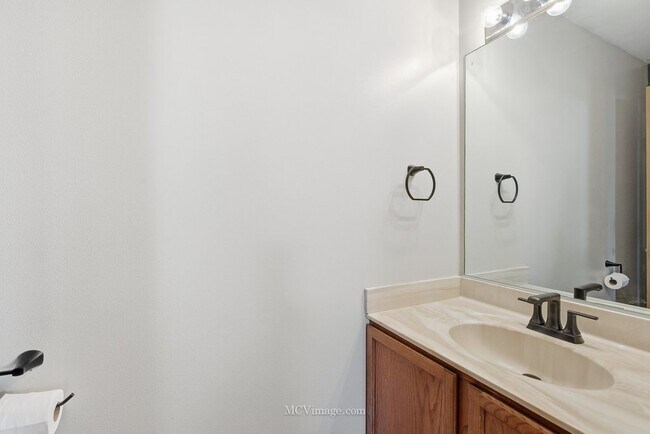 Building Photo - 2175 Dalewood Ct