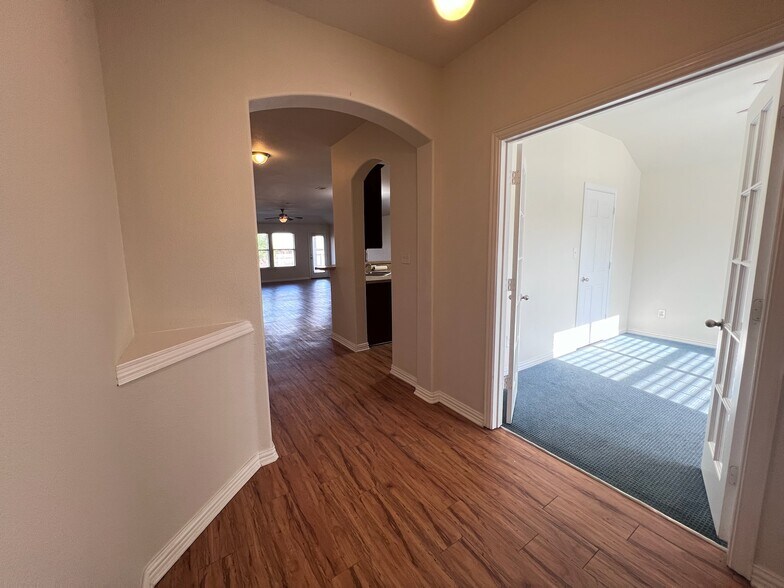 Building Photo - 706 Cedar Cove Dr