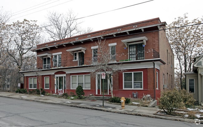 Building Photo - 343 N Center St
