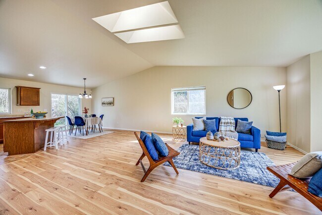 Building Photo - 3 Bedroom Rambler in Quiet Port Orchard Lo...