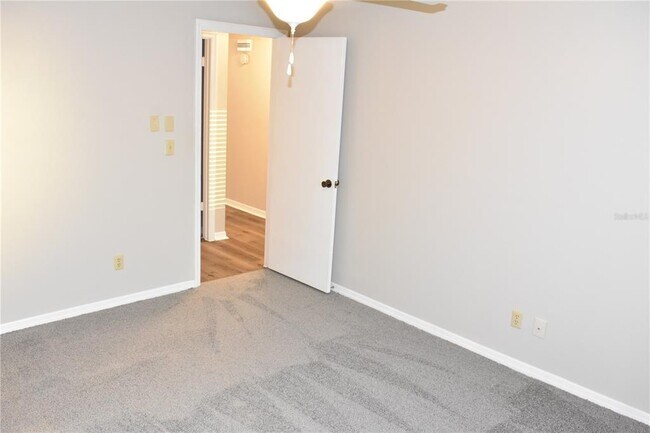 Building Photo - 1906 Canterbury Ln