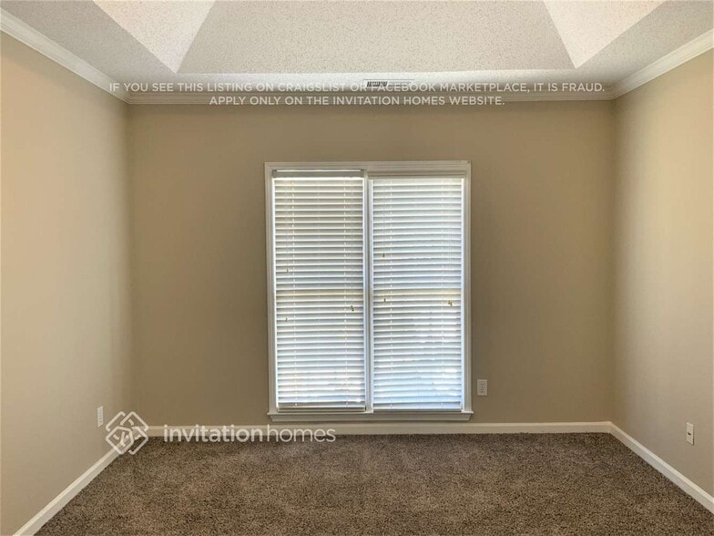 Building Photo - 925 Evian Dr NW