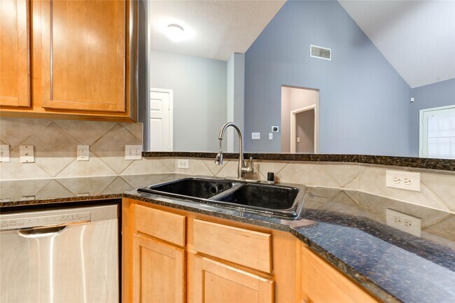 Building Photo - 2931 Meadowglen Cove