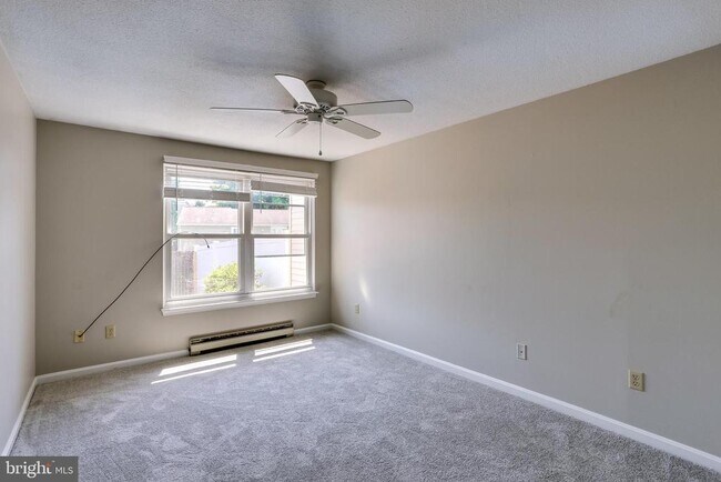 Building Photo - 816 Chadwick Cir