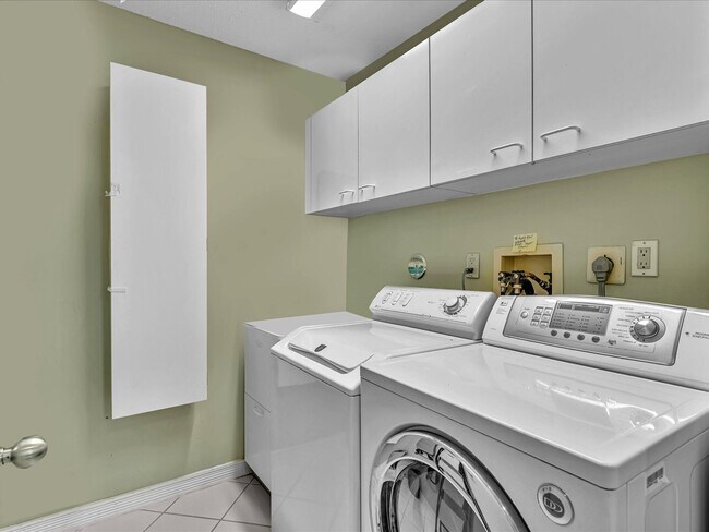Building Photo - 10122 Spyglass Way