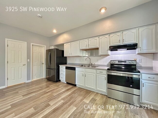 Building Photo - 3925 SW Pinewood Way