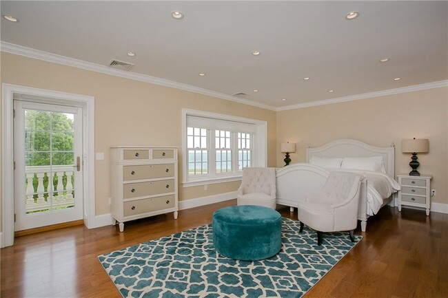 Building Photo - 241 Ruggles Ave