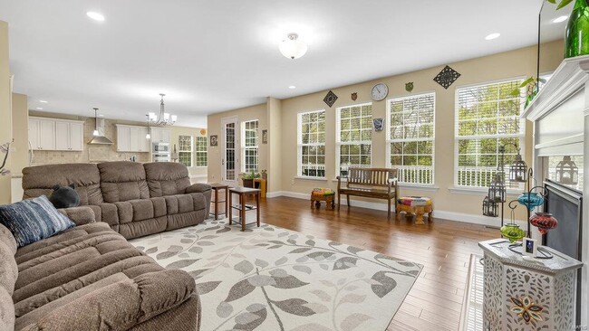 Building Photo - 303 Gateview Dr