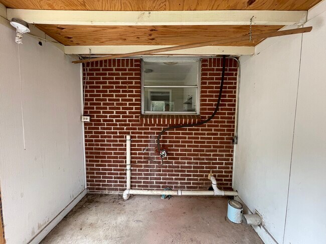 Building Photo - 1208 Tulane Ave