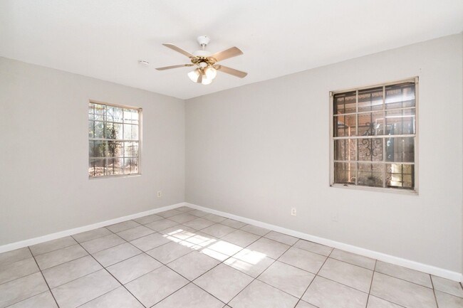 Building Photo - Charming Brick Home Close to Downtown Mobile and Quick Access to I-10!