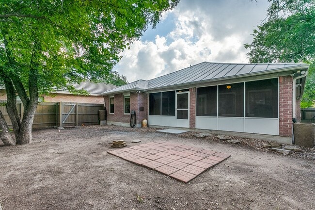 Building Photo - 10 Oakwell Farms Pkwy