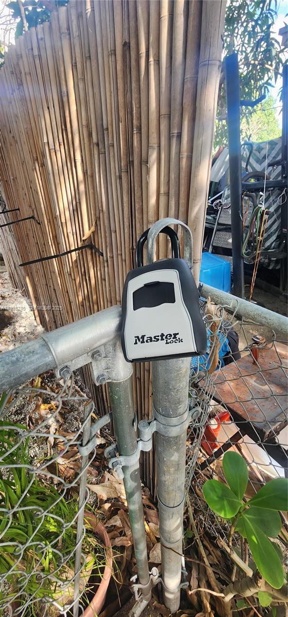 Building Photo - 6455 SW 33rd St