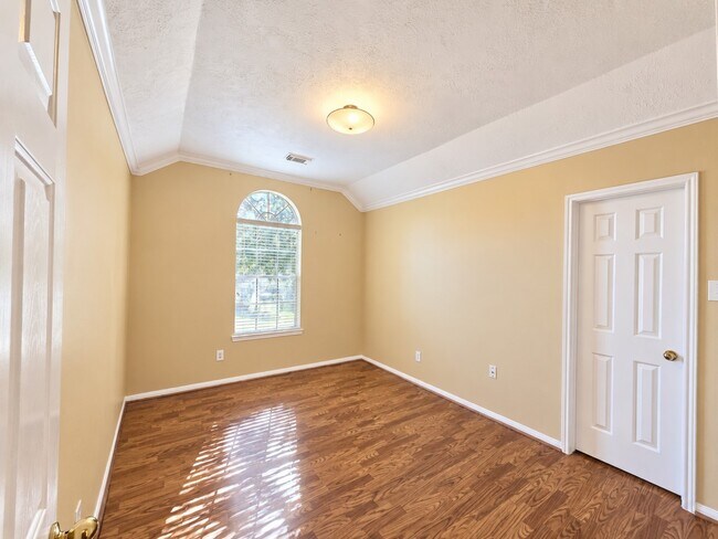 Building Photo - 2610 Parkbriar Ln