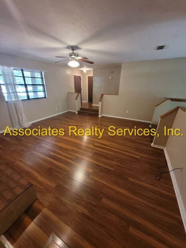 Building Photo - Cute Home In Deer Run, 3br /2ba!!!!!!