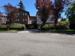 Building Photo - 3109 NE 11th Pl