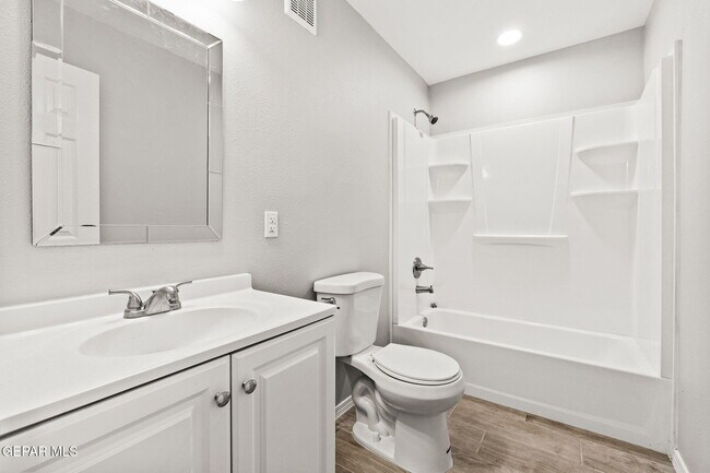 Building Photo - 6400 Edgemere Blvd