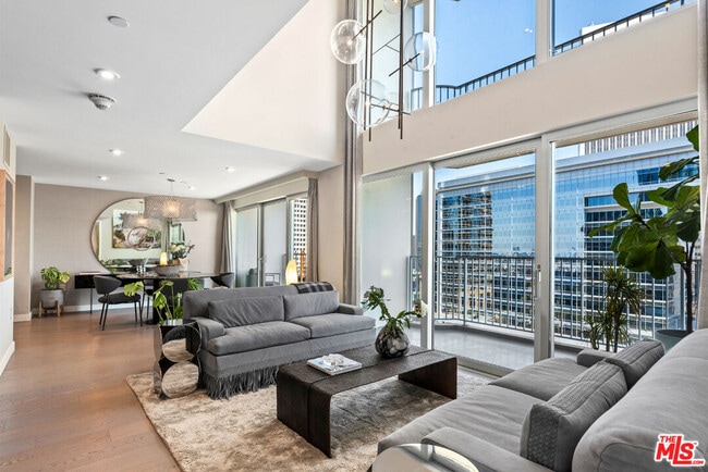 Building Photo - 2025 Ave of the Stars