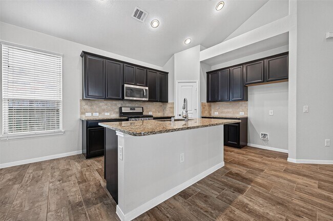 Building Photo - 24603 Royal Pike Dr