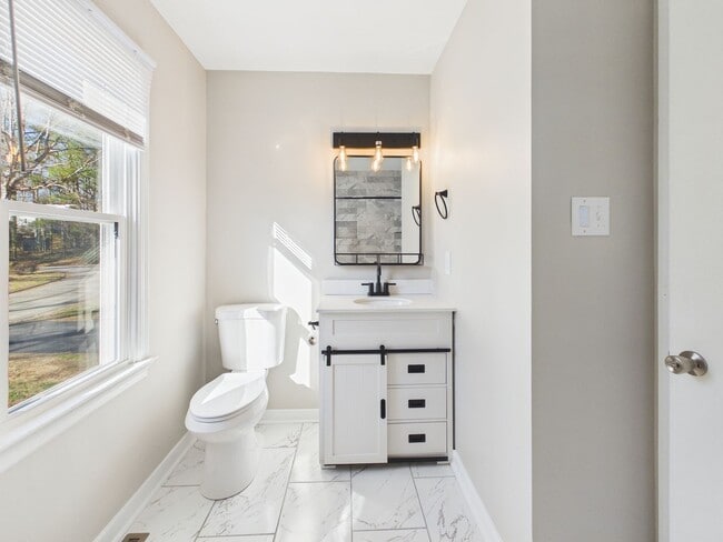 Building Photo - 12024 Lockett Ridge Ave