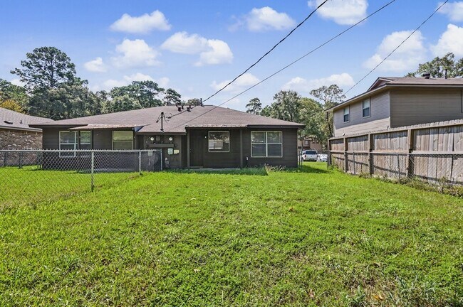 Building Photo - 1605 Hazelwood St