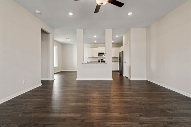 Building Photo - 16483 Honeysuckle Hl Dr