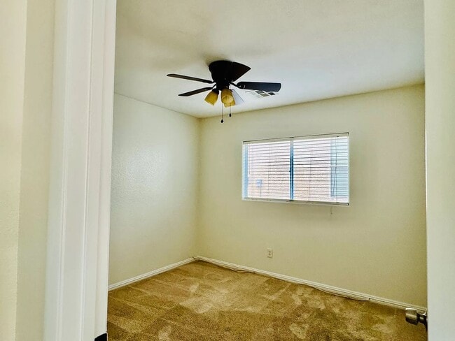 Building Photo - Great Floor Plan!!!