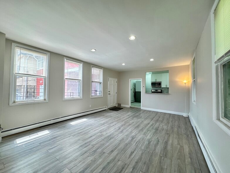 Open Living/dining room - 414 Undercliff Ave
