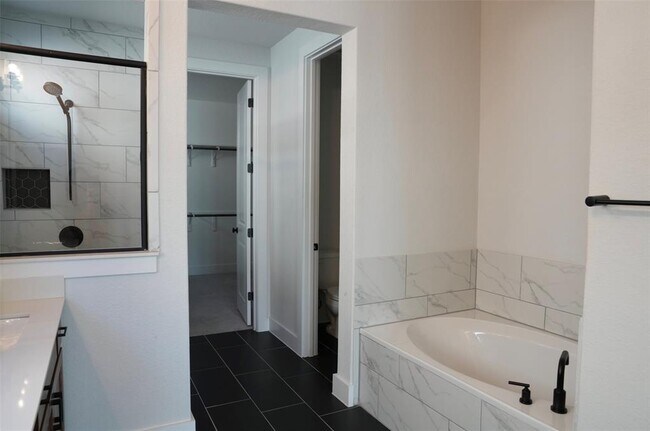 Building Photo - 3812 Mercer Rd