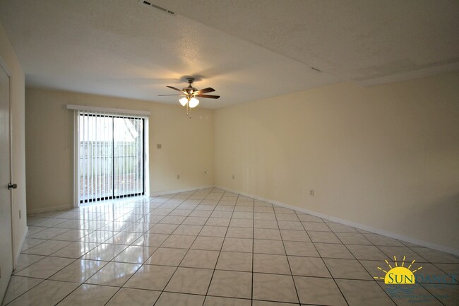 Building Photo - Great 2 Bedroom Townhouse in Fort Walton