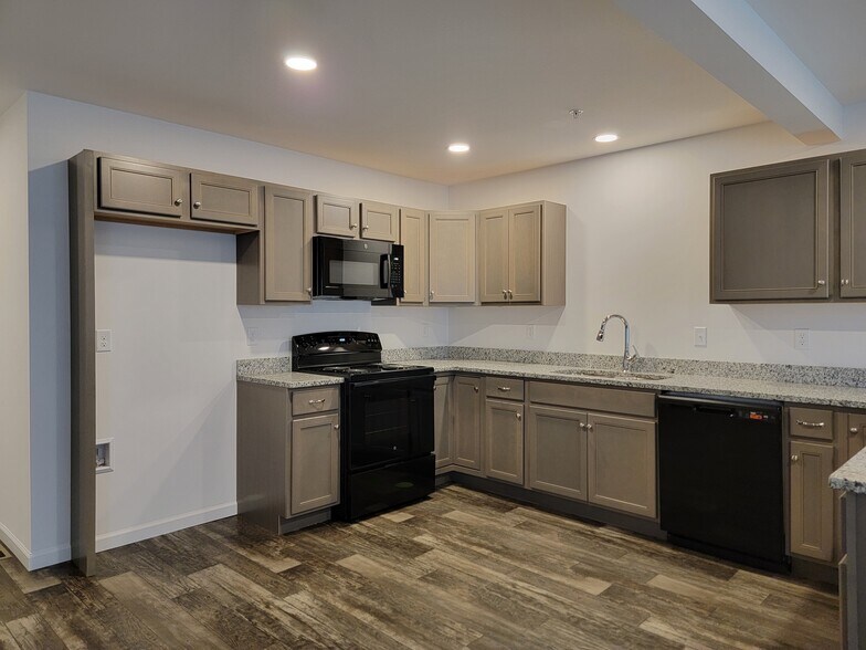 Building Photo - 144 Robert Cir