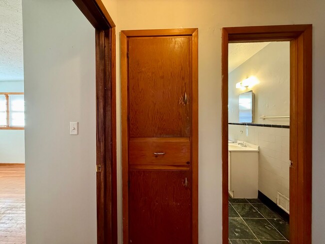 Building Photo - 2263 S Glendale St