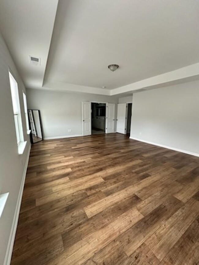 Building Photo - MOVE IN SPECIAL - Luxurious Five Bedroom H...