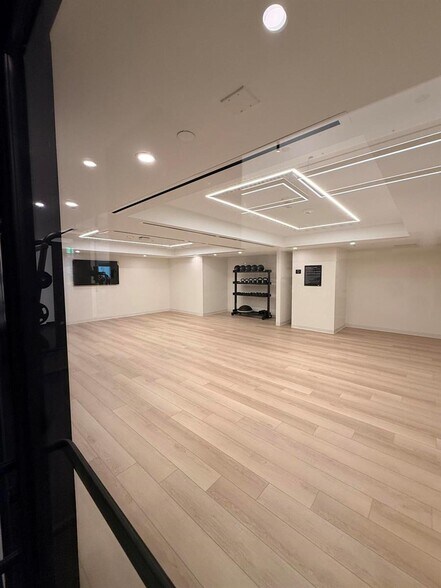 Building Photo - 225 N Miami Ave