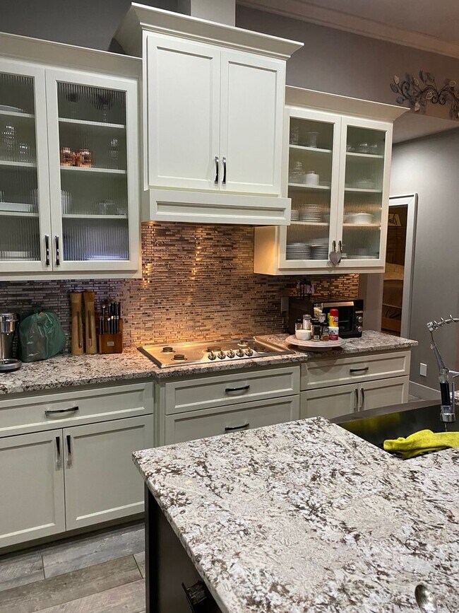 Building Photo - VIDEOTOUR: Executive-Style Custom Home, Incredible Quality! PETS WELCOME